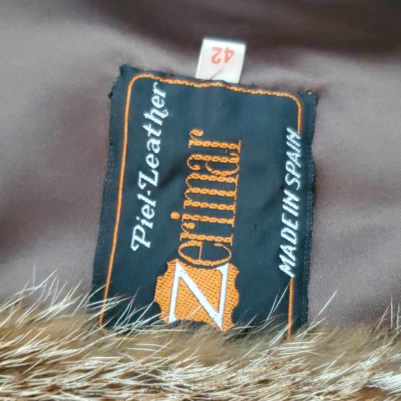 Woman's Fox Fur Coat. Excellent condition! - Picture 4 of 8